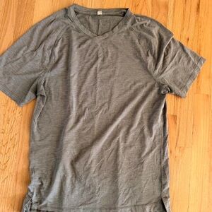 Lululemon men’s t-shirt